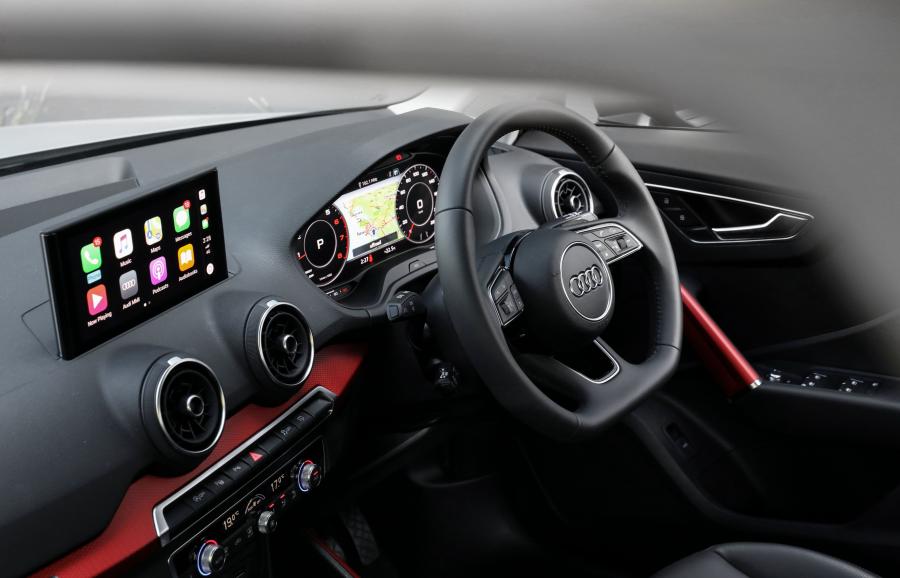 Интерьер Audi Q2 2.0 TFSI Quattro Sport 2017 года  (AU) (фото 31 из 40)